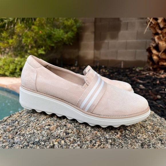 Clarks Shoes - 🌸CLARK’S Sharon Bay Loafer in Blush Suede. Women’s Sz. 7 1/2 Wide🌸 Pre-loved✨